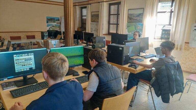 Jugend baut Zukunft: Wenn aus Ideen digitale und reale Modelle werden